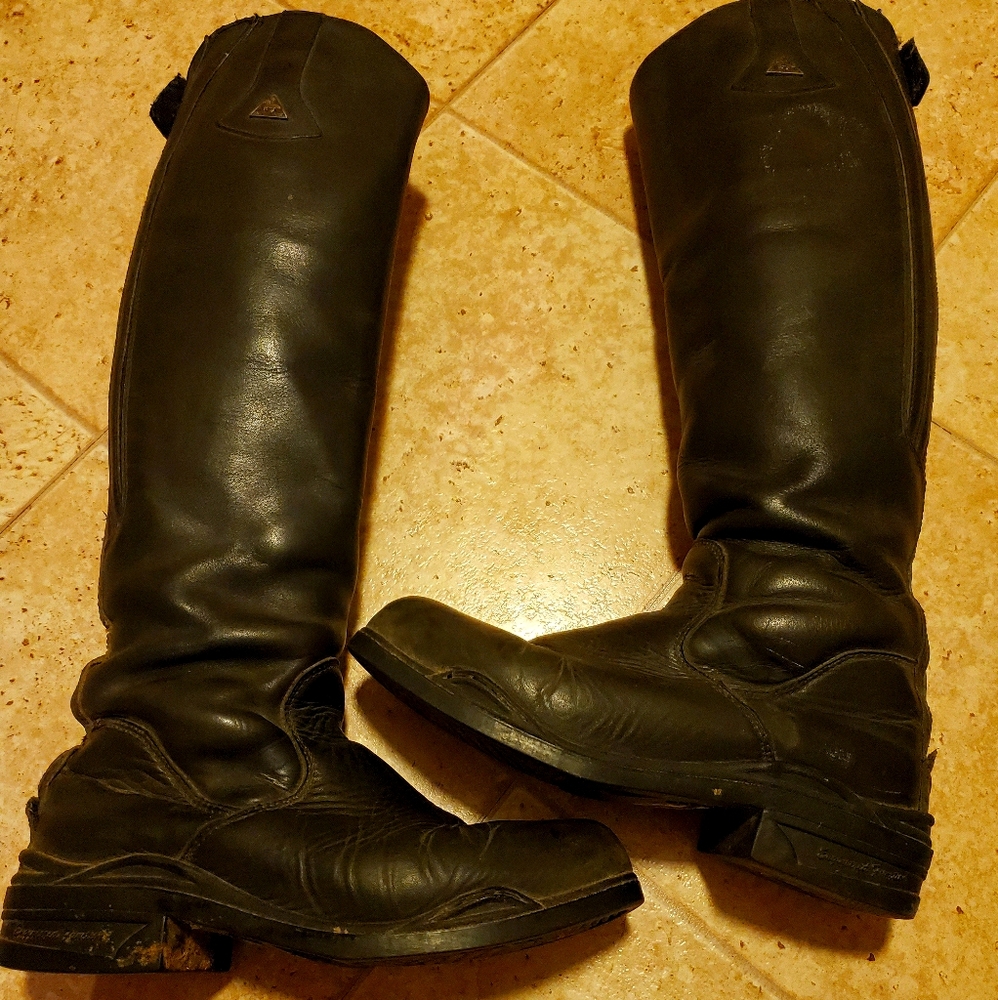 Mountain horse boots